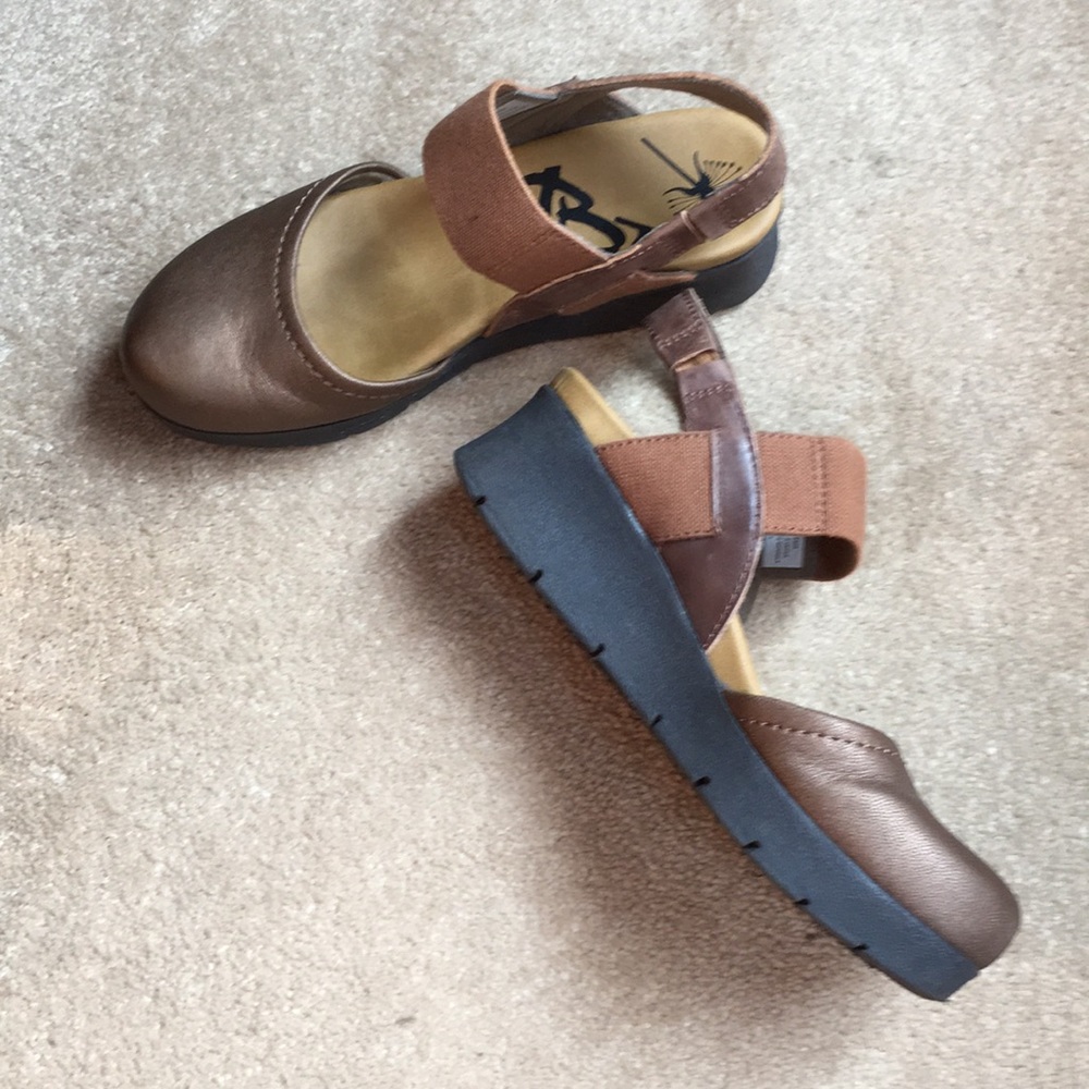 OTBT “Roadie” Sandals